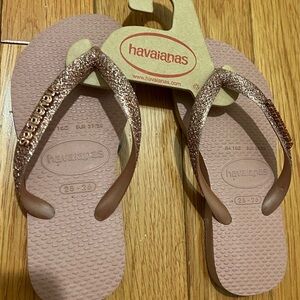 Girls pink havaianas size 10c